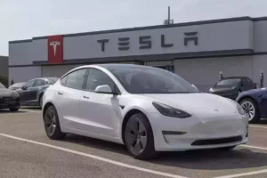 5 Mistakes Everyone Makes When Turning Off Their Tesla (3 Might Ruin Your Battery!) pic source ET Auto 